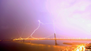 Illustration for article titled An Unbelievable Picture of Eight Lightning Bolts Striking San Francisco at the Same Time (Updating)